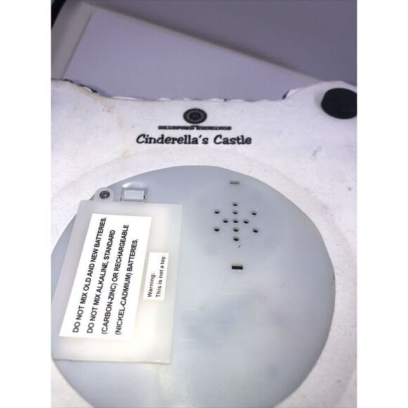 2011 Bradford Exchange Disney's Christmas at Cinderella Castle Globe Base Music - Picture 7 of 11